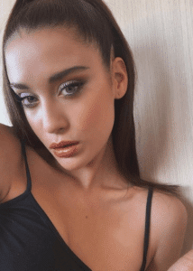 Maria Pedraza Biography Wiki Age Family Career Path And Net Worth